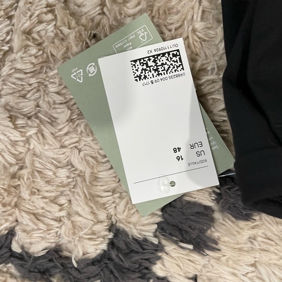 H&M black high waisted ankle pants size 16 - Picture 8 of 8